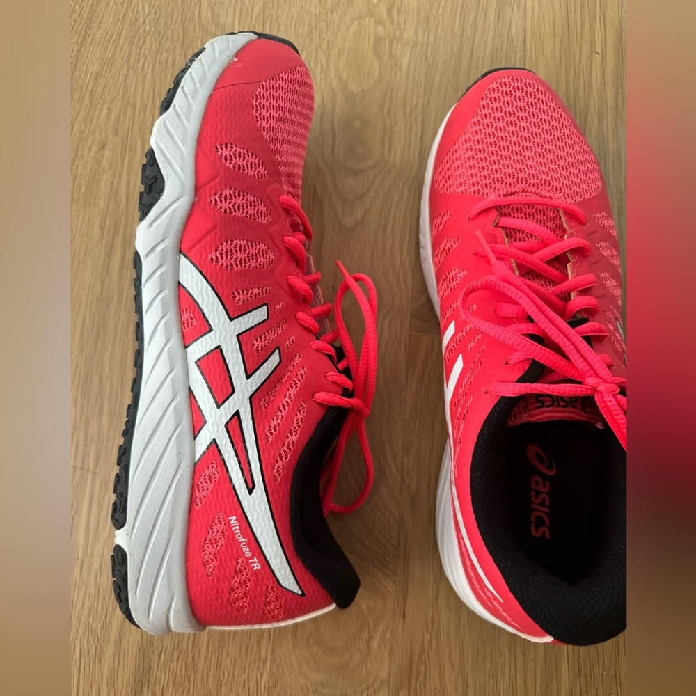 ASICS Size 7.5 sneakers, worn once.